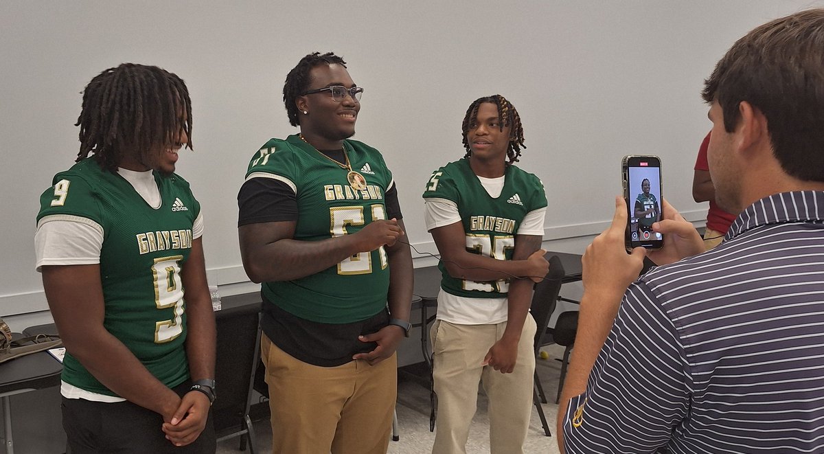 grayson_fb's tweet image. .@scoreatlanta Media Day with @Joshua_Thomas07, @Aidenwilliams77, and @_TLClanton1โผ๏ธ
๐ฐ#๐๐ญ๐ก๐๐๐ฐ