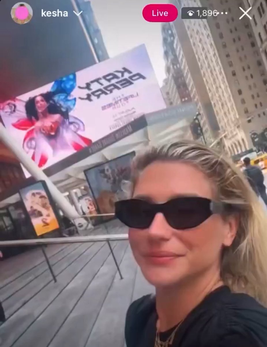 katyspeppurmint's tweet image. π¨Kesha shows support for Katyβs tour during IG live.