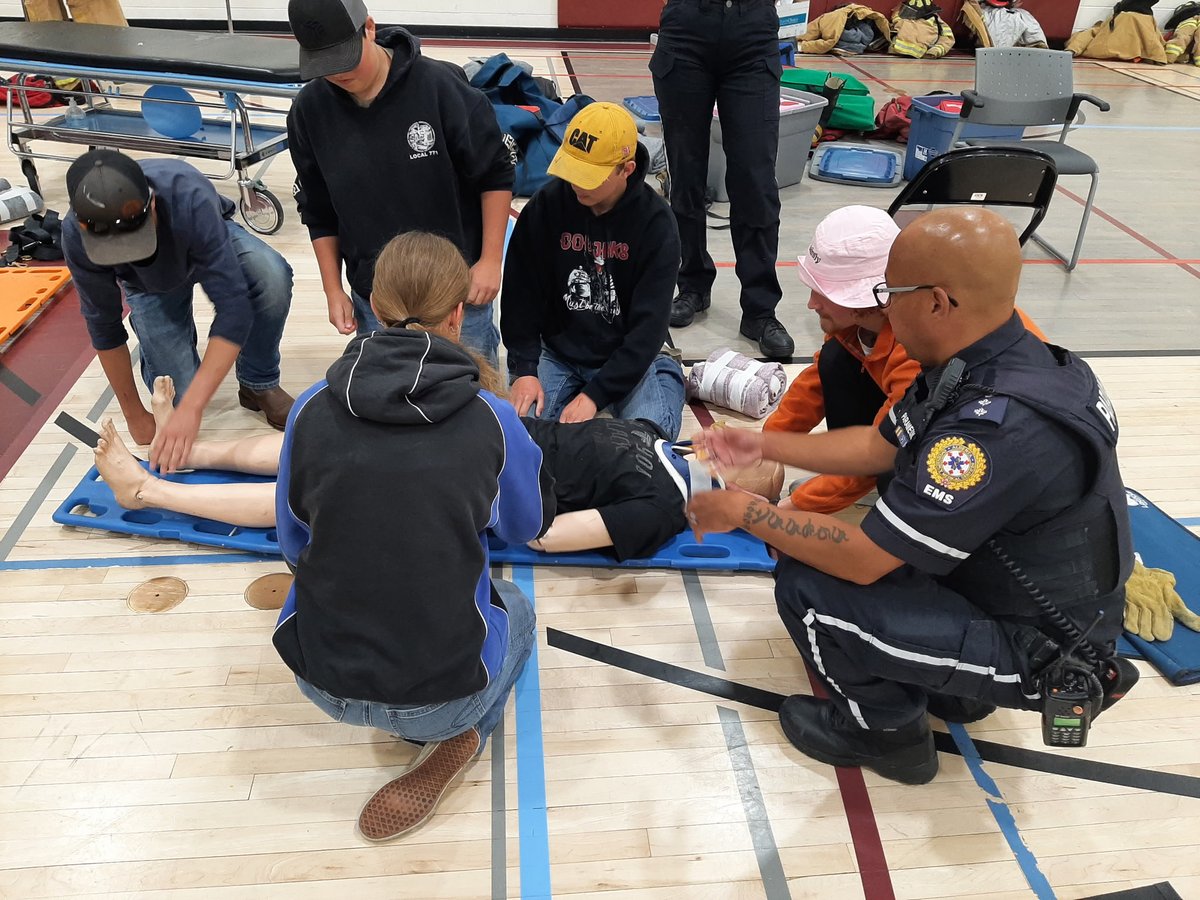 #yourEMS was able to spend a bit of time yesterday with participants at a first responder day camp in Okotoks, AB. It was a wonderful opportunity to provide hands-on demonstrations and exercises, including great discussion about the paramedic profession.