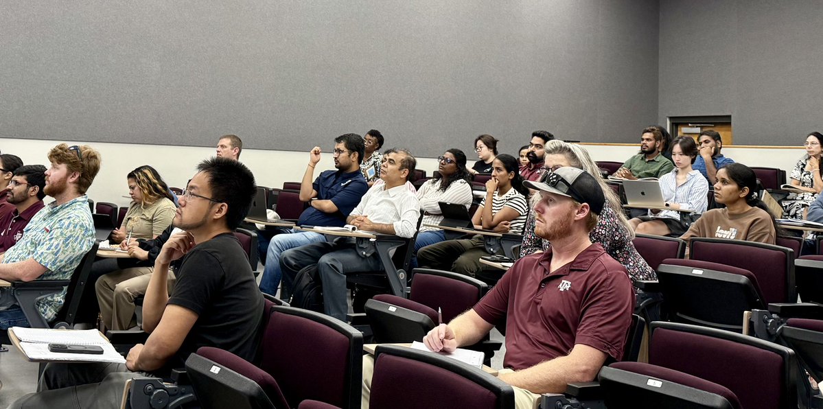 TAMUHortPhysLab's tweet image. 🌿 Full house today at the LI-COR Photosynthesis Workshop at @tamuhort. Huge thanks to the @LICOR_ENV team for traveling to Aggieland to connect with the @txresearch community and showcase their equipments in action! 🌞🍃