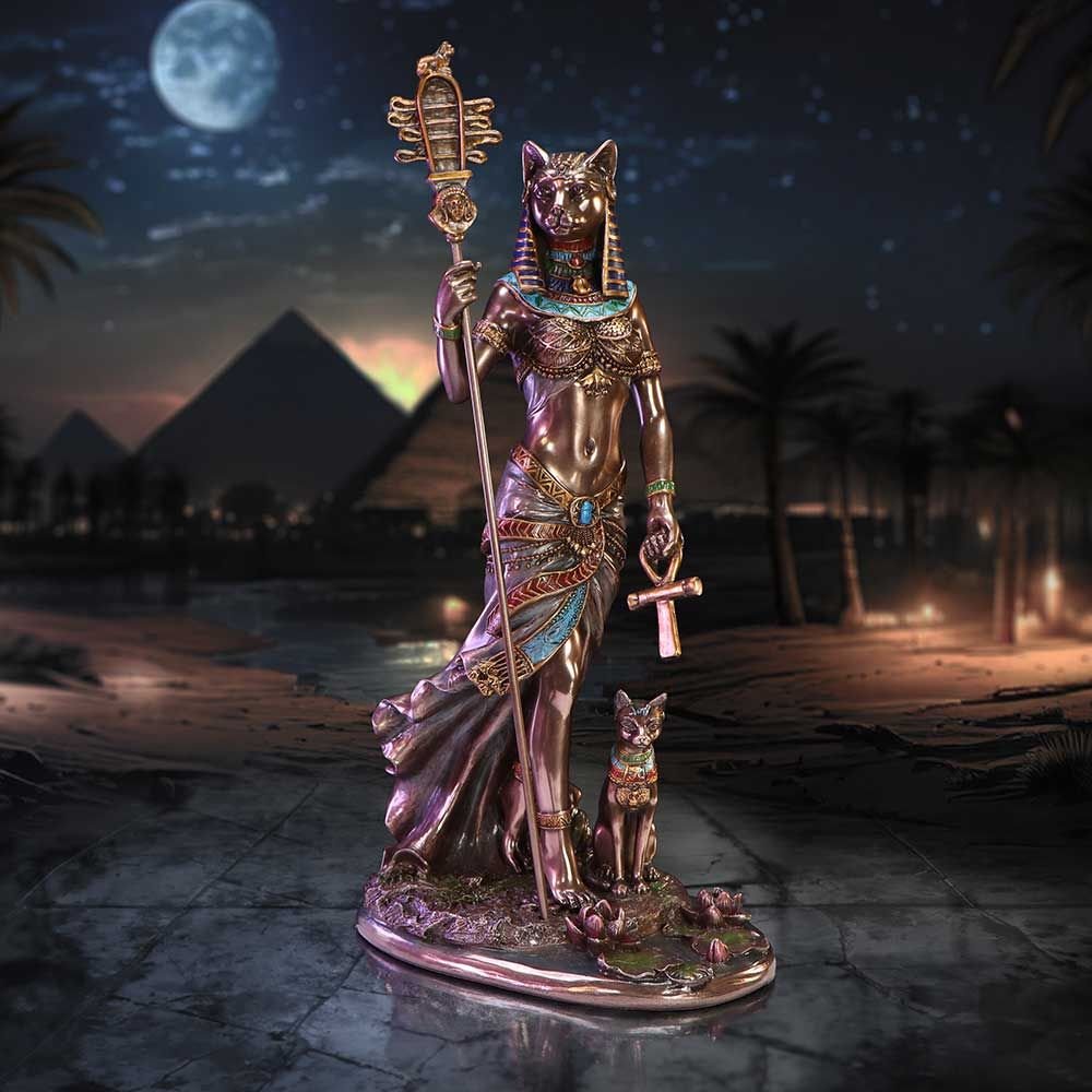 OctaviaSuperW's tweet image. It'd be interesting to see Absolute Wonder Woman meet Goddess Bastet
And maybe tie in her lore with Doom's Doorway by having the Doorway lead to a time door to ancient Nubia (introducing the Amazon Nubia and have the region be named after her)