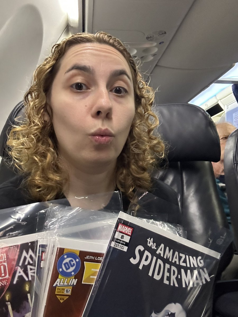 ComicUno's tweet image. On the way to San Diego Comic Con and got my weekly haul to keep me company.