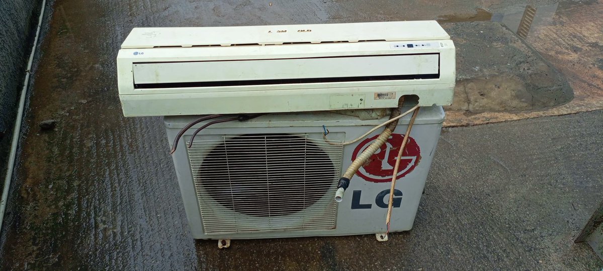 abujadeclutters's tweet image. 1,5hp AC for immediate payment and pick up
Price: 170k
Location: Gwarimpa