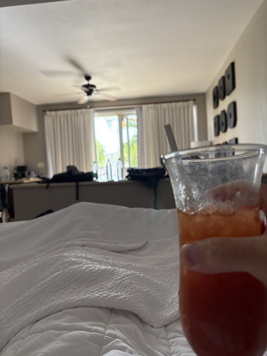 RodLacroix's tweet image. Antigua nap time and a Bloody Mary.
This has been the worst day you guys.