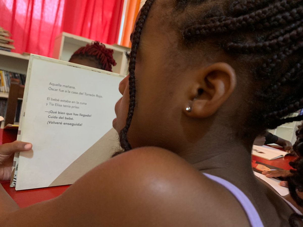ccemalabo's tweet image. Captamos un encuentro de lectura de cuentos infantiles en la biblioteca del Centro Cultural de España en Malabo, con la monitora Loamar Mejía.
@EmbEspMalabo @CooperacionESP #EspañaEnGE @AhoraEg @Revista_REG