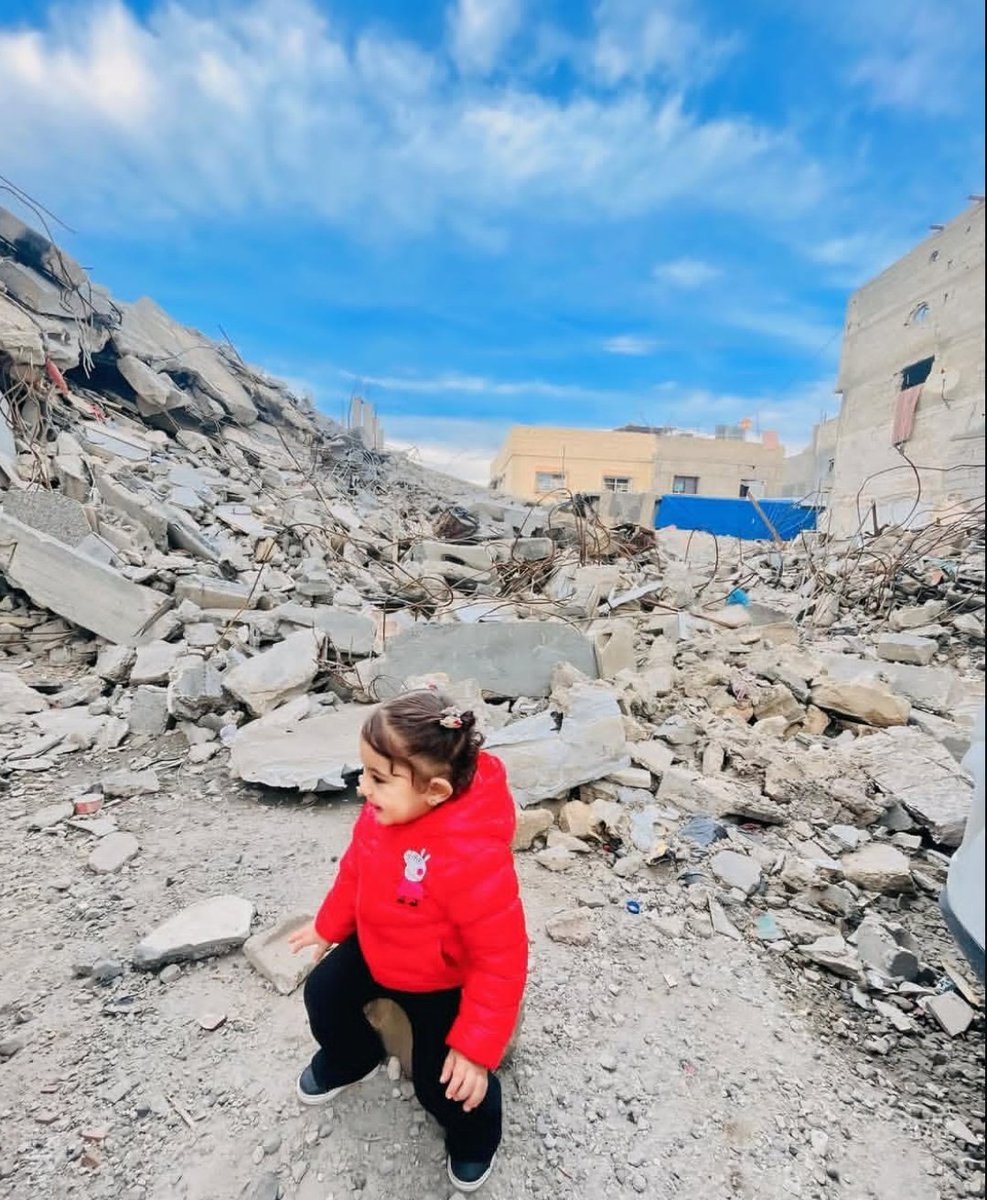 w_ael1so's tweet image. What is my daughter's fault that she lives under war, amidst destruction and hunger?! 💔🥺
My daughter was deprived of her childhood and now understands what we are going through. Please help me get through these difficult days and grant my daughter peace
gofund.me/a6672651