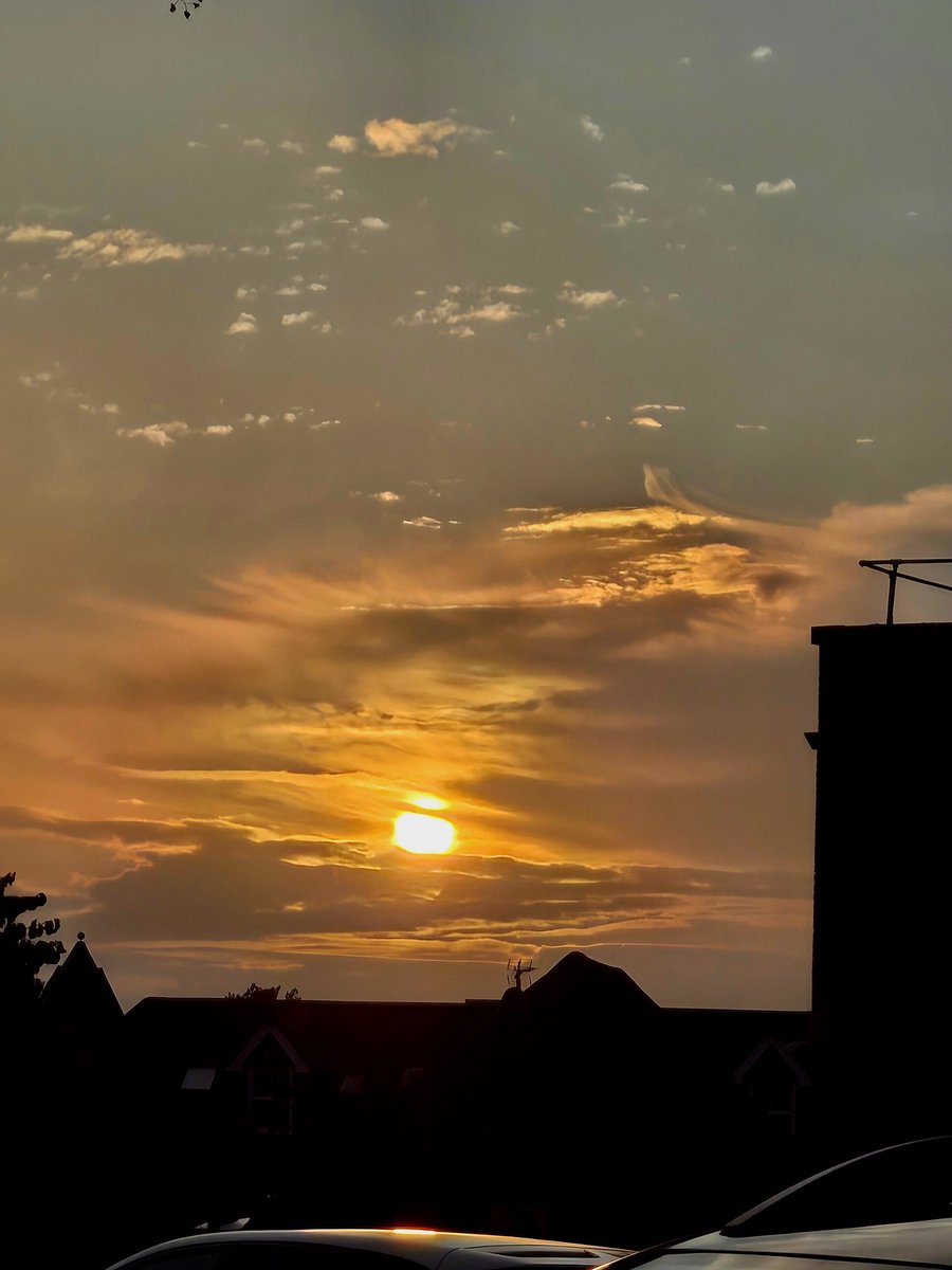 CllrJRussell46's tweet image. Sunset in Haywards Heath at the MSDC Council Offices after Full Council
