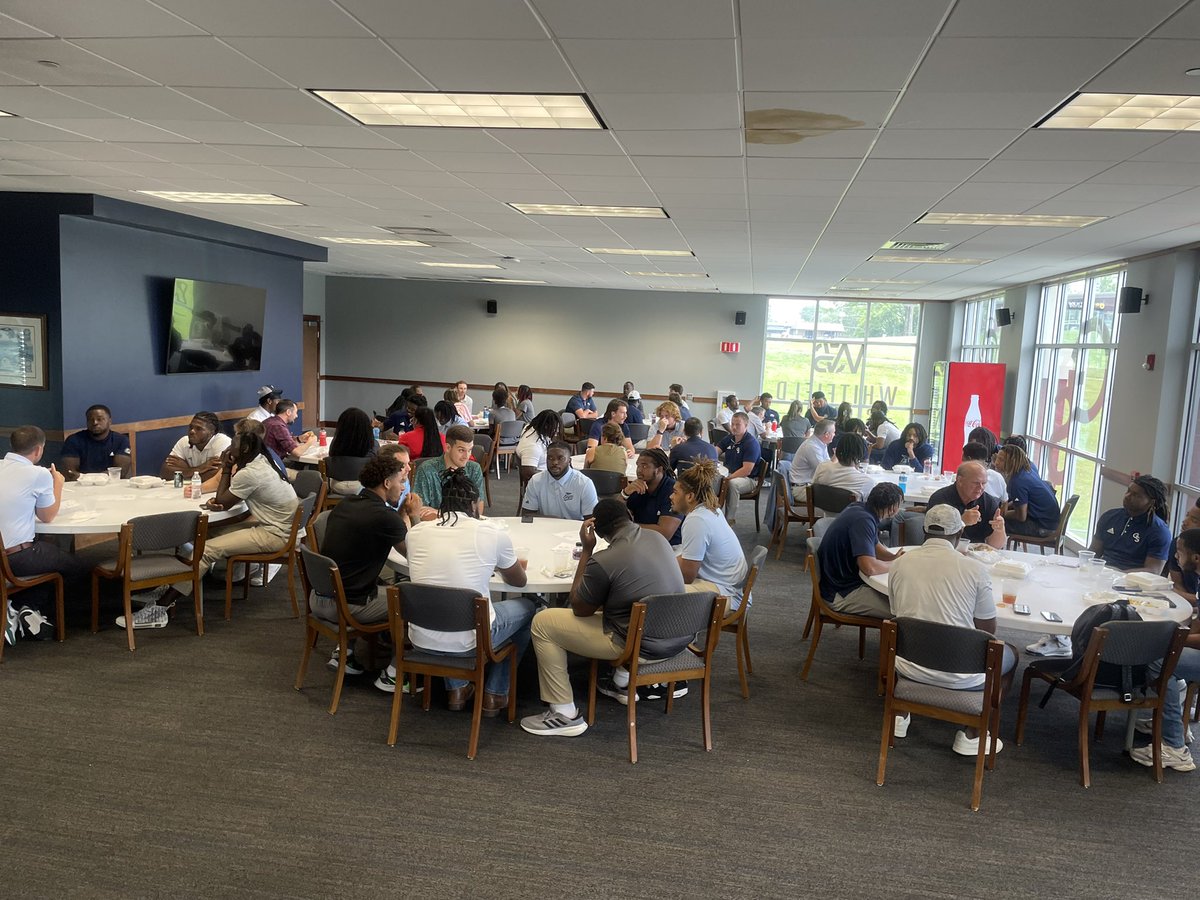 GSAthleticsAPEX's tweet image. Great  Networking Luncheon today with @GSAthletics 
Sr./Grad student- athletes. 🦅 📚 

50 Athletes
18 Networking Attendees
15 Corporate partners 
Special thanks to:

@GSAthletics_WBB 🏀 
@GSAthletics_MBB 
@GSAthletics_FB  🏈 

#lifebeyondsport
#leadership