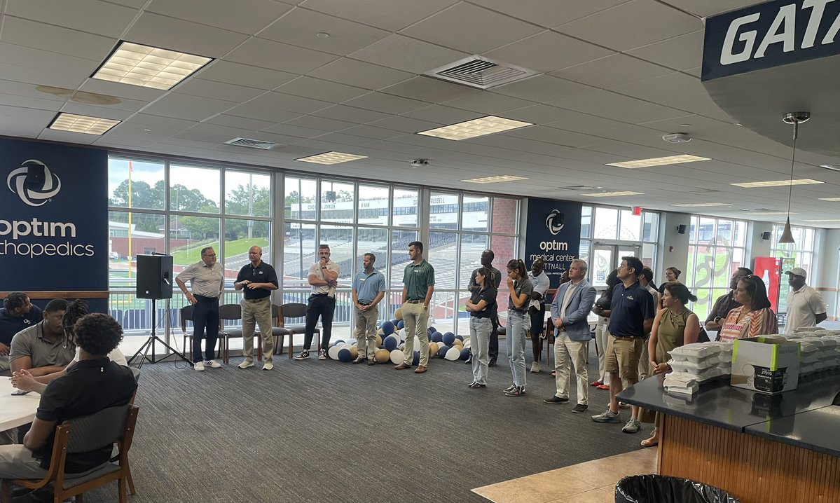 GSAthleticsAPEX's tweet image. Great  Networking Luncheon today with @GSAthletics 
Sr./Grad student- athletes. 🦅 📚 

50 Athletes
18 Networking Attendees
15 Corporate partners 
Special thanks to:

@GSAthletics_WBB 🏀 
@GSAthletics_MBB 
@GSAthletics_FB  🏈 

#lifebeyondsport
#leadership