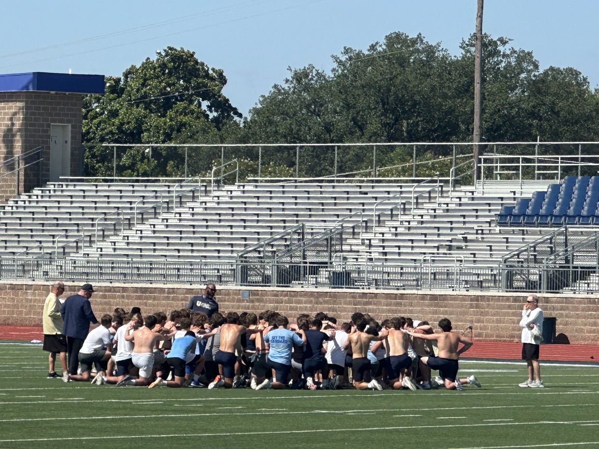 GameChangerCoop's tweet image. 37 days till game 1. We’re getting ready to show out this season. Thank you to Anthony Zamora for the great pictures. #NextKick
@CoachBHickman @coachseanriley @coachBrian_Egan @JesuitDallasFB @AF_MSOC @SewaneeFootball @FentressKicking @HKA_Tanalski @CoachRhat @TheNoahMcGough #17