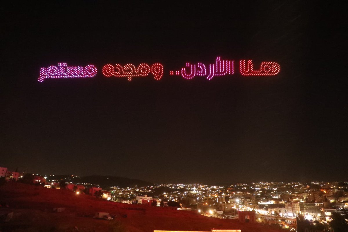 alrai's tweet image. أضواء الدّرون تُضيء سماء جرش في افتتاح مهرجانها الـ39 تحت شعار: ‘هنا الأردن.. ومجده مستمر
#صحيفة_الرأي #الأردن #مهرجان_جرش