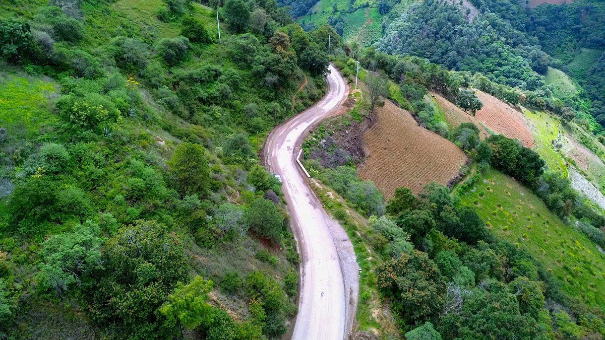 Gobierno de Oaxaca (@goboax) on Twitter photo CON UNA INVERSIÓN DE 40 MDP, INICIÓ LA REHABILITACIÓN DE LA CARRETERA TEOTITLÁN-HUAUTLA
En la agencia de Vigastepec, el Gobernador Salomón Jara Cruz (<a href="/salomonj/">Salomón Jara Cruz</a>) encabezó el banderazo de inicio de la rehabilitación de la carretera Teotitlán de Flores Magón - Huautla de Jiménez, CON UNA INVERSIÓN DE 40 MDP, INICIÓ LA REHABILITACIÓN DE LA CARRETERA TEOTITLÁN-HUAUTLA
En la agencia de Vigastepec, el Gobernador Salomón Jara Cruz (<a href="/salomonj/">Salomón Jara Cruz</a>) encabezó el banderazo de inicio de la rehabilitación de la carretera Teotitlán de Flores Magón - Huautla de Jiménez,