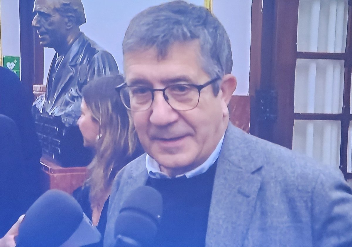 jemayfe's tweet image. Con Ustedes, Paco López,  ingeniero fake.