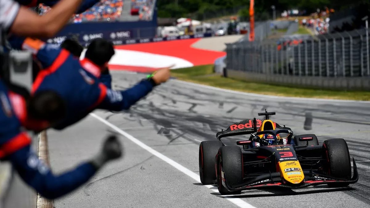 spanishgp_'s tweet image. Además de #F1, este fin de semana también es turno de @CamposRacing tanto en #F2 con @JMMarti_oficial como #F3 con @MariBoya64 🏁
El equipo español llega al #BelgianGP 🇧🇪 como líder del campeonato por equipos de ambas categorías 🔝
🤔 ¿Saldrán en lo más alto de la tabla de SPA?