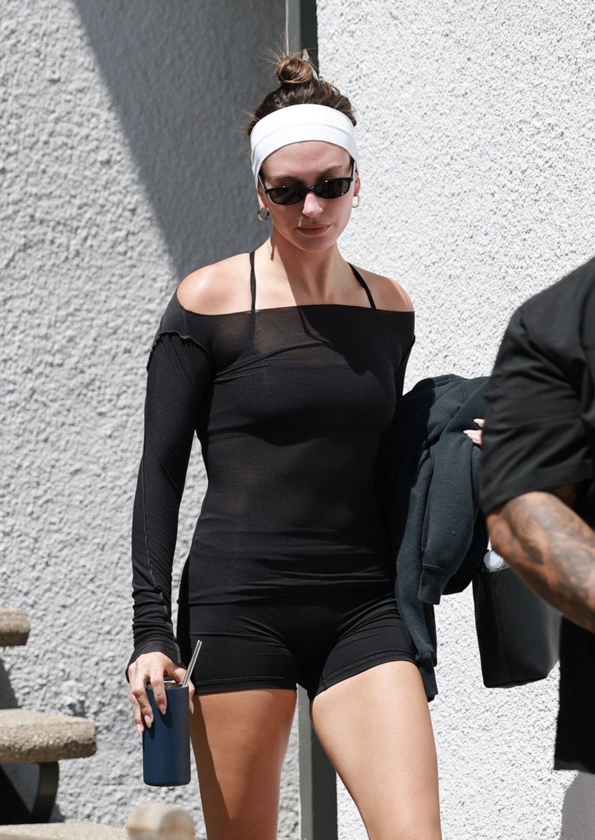 haileybfits's tweet image. Hailey after pilates today! 🖤