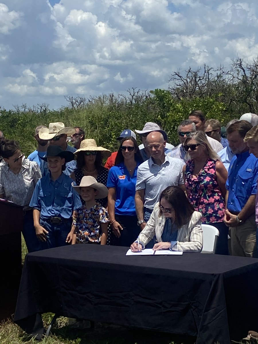 FlaFarmBureau's tweet image. On July 21, U.S. @SecRollins met with Florida farmers and ranchers to announce additional @USDA assistance to help farmers and ranchers recover from Hurricanes Idalia, Debby, Helene and Milton.
Read more: loom.ly/poe6H0o