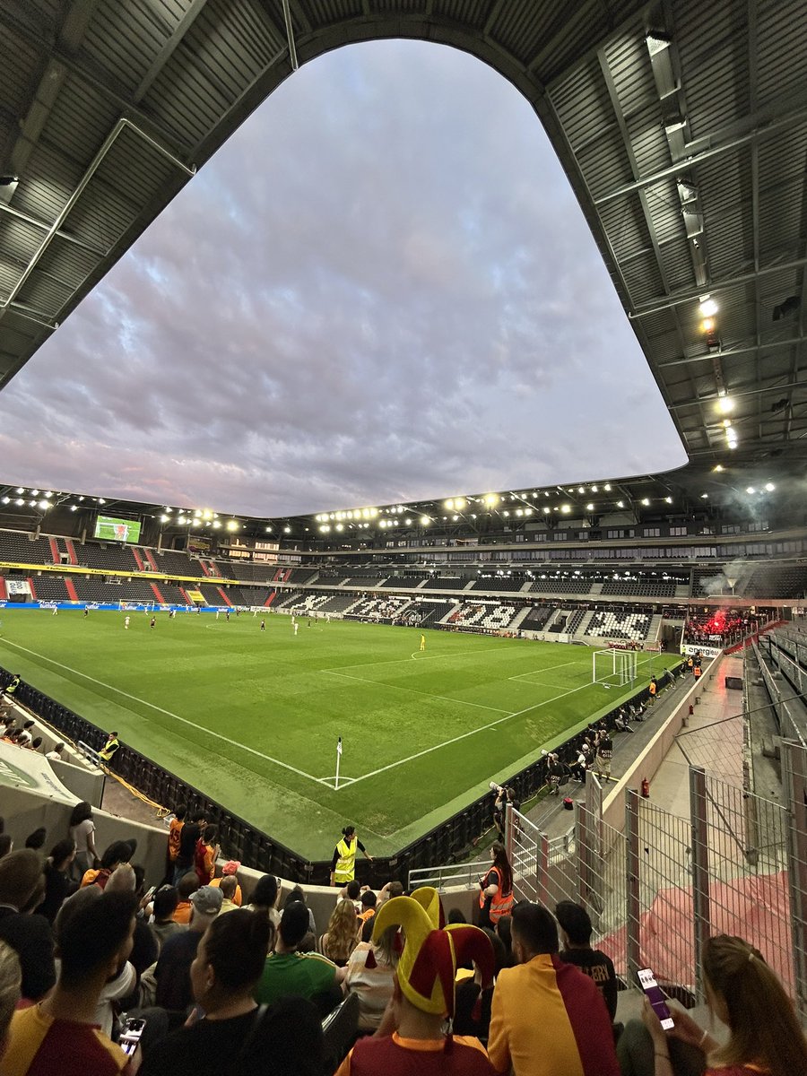 Jonaldinho49's tweet photo. Galatasaray-Cagliari

📍Raiffeisen Arena🇦🇹 https://t.co/oEOcKkkkpQ