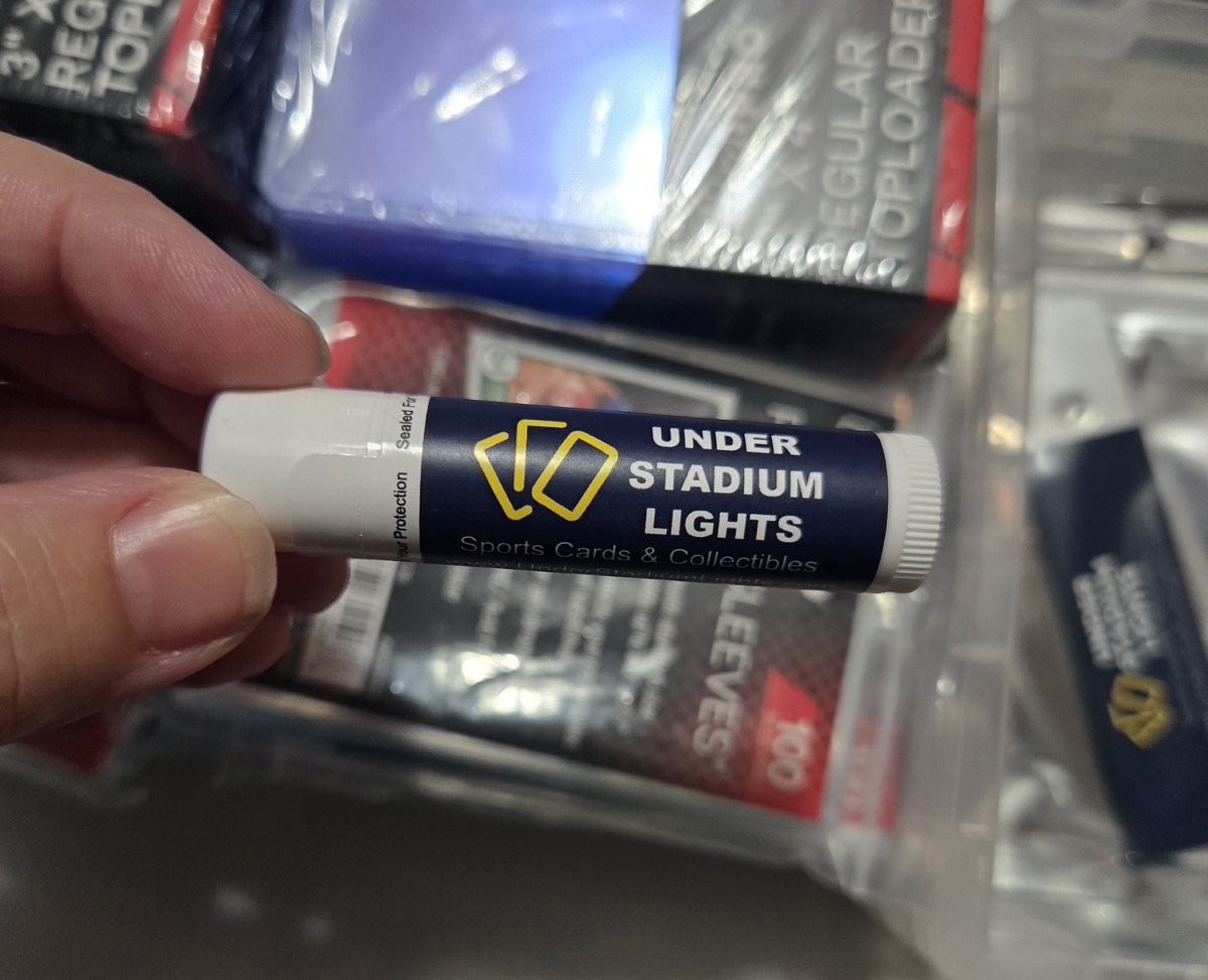 StadiumLites's tweet image. From box cutters to card sleeves to chapstick! We've thought of everything! 😎understadiumlights.com/product-page/u…