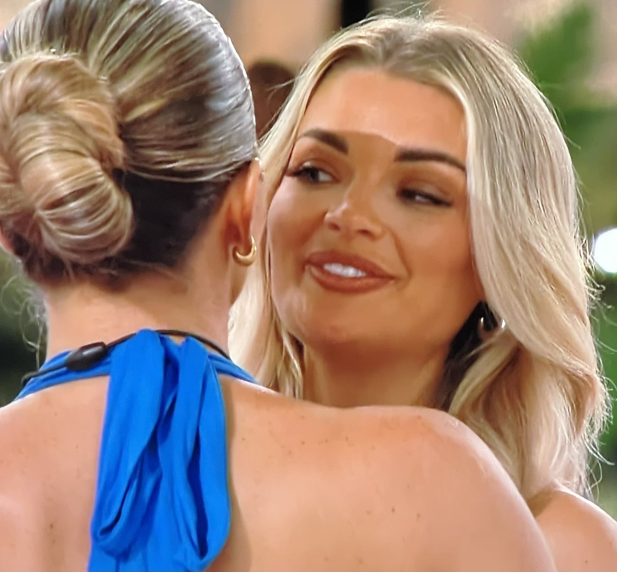 TheRealGSR_7's tweet image. “We live another day”
What even is this foolish idiot chatting about now 🫠🫠🥴🥴 #LoveIslandUK #LoveIsland