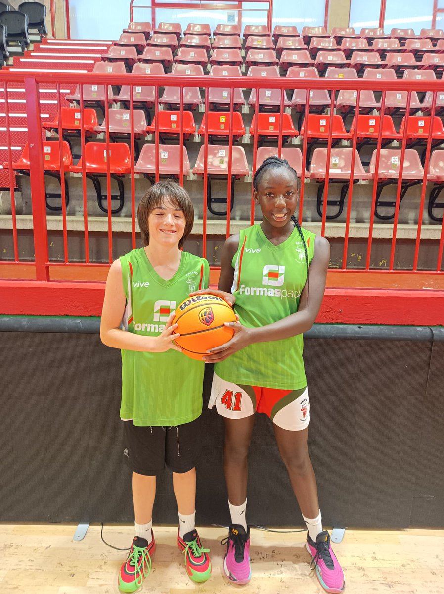 🏀| Mario García Sañudo y Sofía Julloh han sido convocados para la selección española U-12.

¡Enhorabuena!💪❤️🤩👏

#BaloncestoTorrelavega
#SomosLaPaz