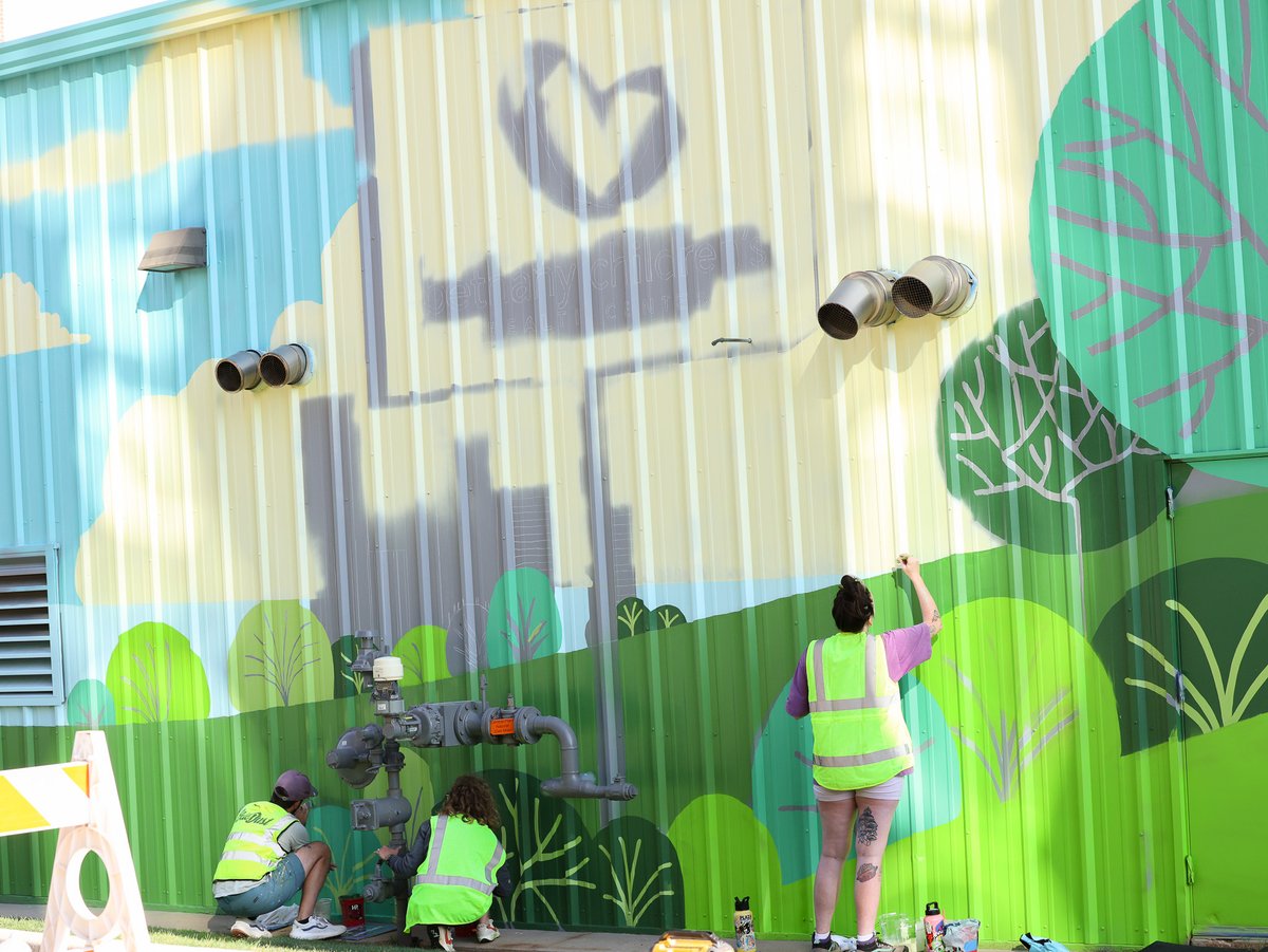 🎨 A new mural is taking shape at Bethany Children’s!

Inspired by our Landmark of Hope Route 66 theme, this vibrant piece is adding color, creativity, and joy to our campus.

Big thanks to the talented artists bringing it to life! 💫 

#LandmarkOfHope #Mural #Route66