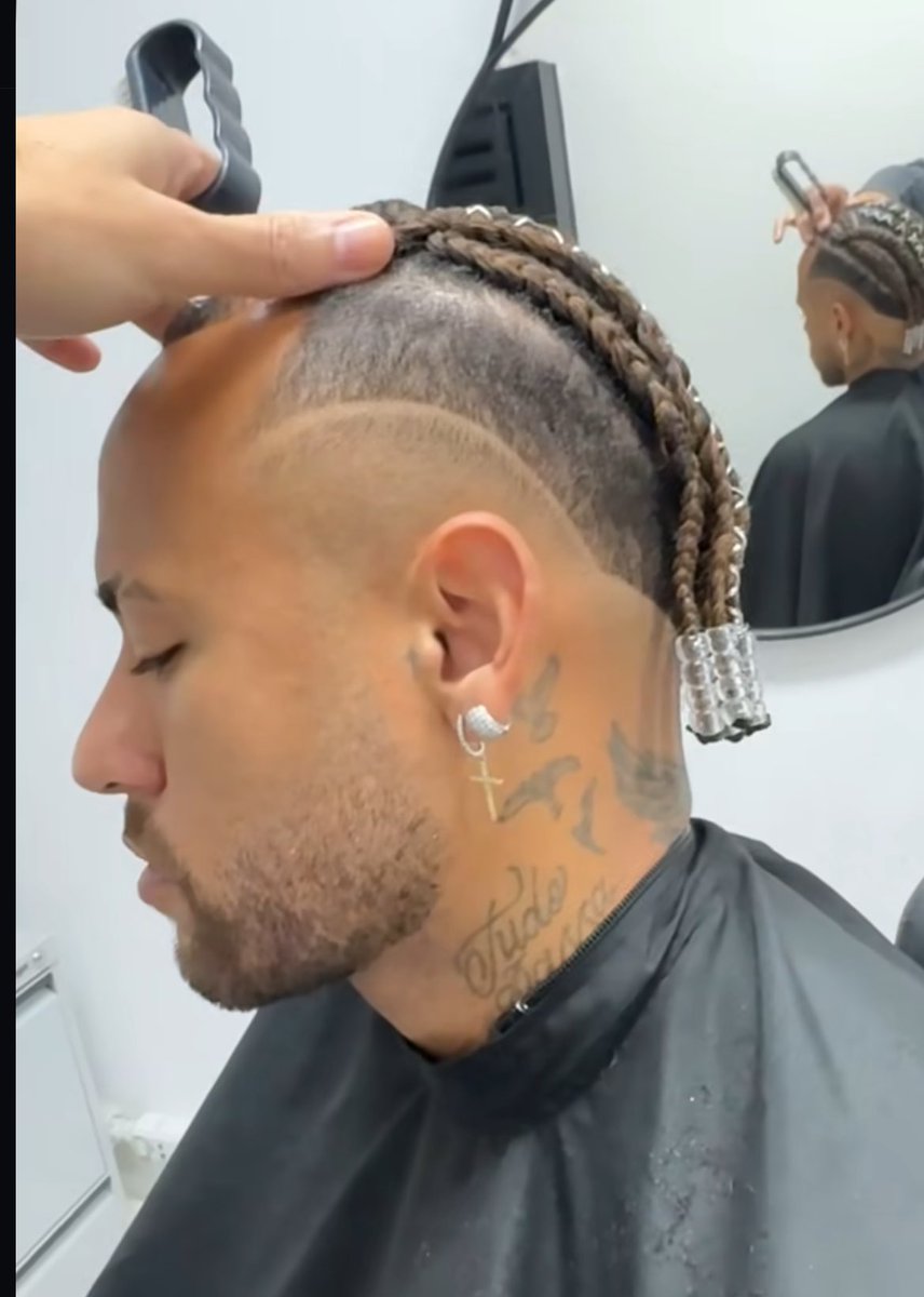 oocbrsao's tweet photo. absurdo o tamanho da testa do neymar https://t.co/c0KGDGrplh