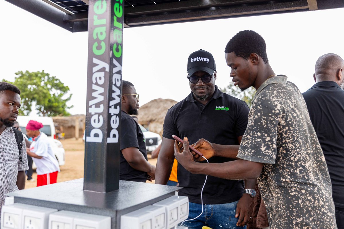 Stephen Appiah tweet media