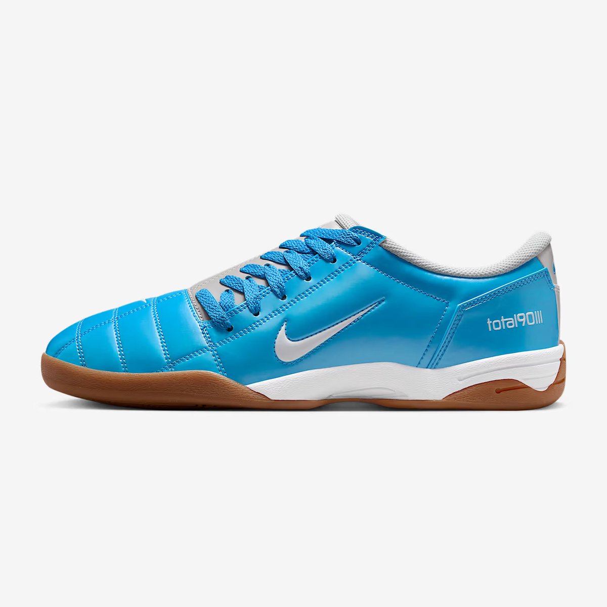 nicekicks's tweet image. Nike Total 90 "University Blue" is now available 🌊
📲 nicek.is/4nUKHI2