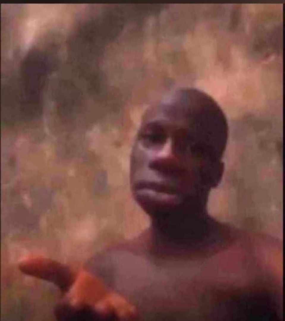 OfficialXhaka04's tweet image. Me begging friday to come so I can feast on Llona’s new song “DEAD FLOWERS” 🌹