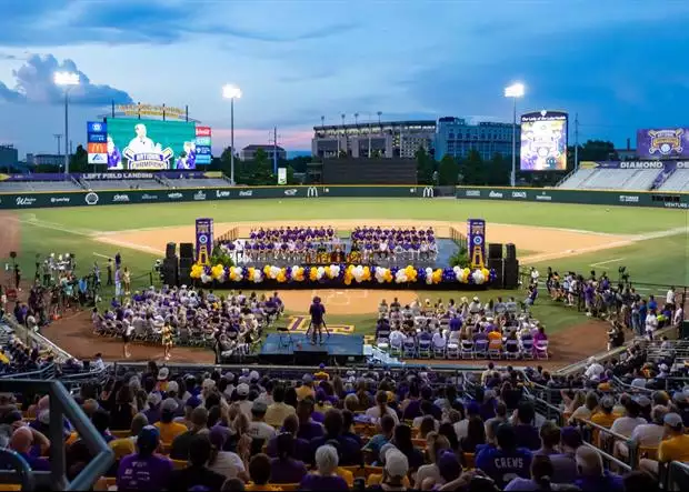 TigerDroppings's tweet image. LSU Leads The Nation In College Baseball Attendance For 26th Time Since 1996:
tigerdroppings.com/lsu-baseball/l…