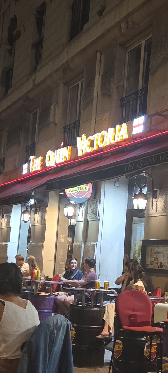 SETTO_0's tweet image. Putain, 3 demi de bière a 8°C suffisent a me mettre du ping je pleure (j'ai pas mangé)