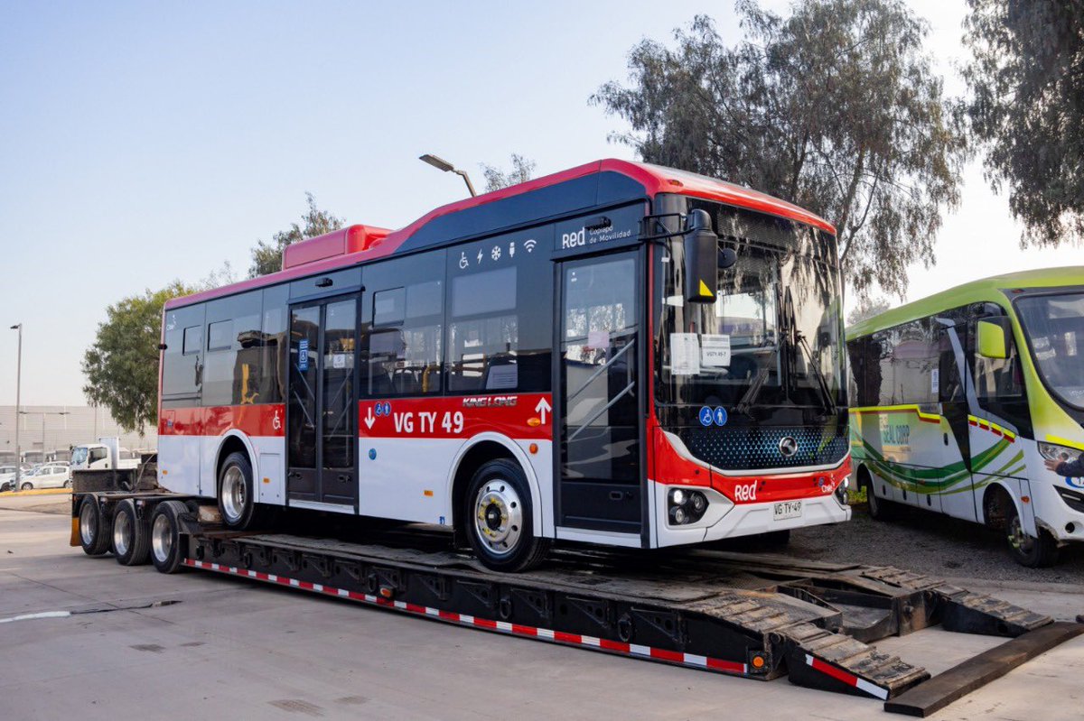 ¡Ya van camino a Copiapó los 121 buses eléctricos que transformarán el transporte público de la ciudad! ⚡️ 

Cada vez queda menos para que las personas de la capital regional de Atacama disfruten de los beneficios de la electromovilidad 🚍