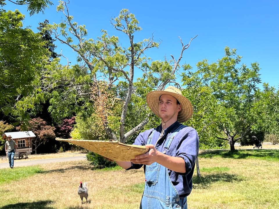 EBRPD's tweet image. 🎉Celebrate Ardenwood's 40th Anniversary this Sun. July 27, 10 am to 3 pm.🌾The day's events include the Historic Wheat Harvest, exhibits from the Park District's archives department exploring the farm's history, tours of the Patterson House, and rides on the farm's iconic train.