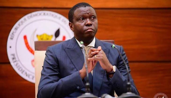 mwenyif4's tweet photo. #RDC 🇨🇩 
1. Andre Wameso est nommé Gouverneur de la BCC, remplaçant Malangu Kabedi, désormais PCA de la CADECO.  
2. André Nymbwe devient Directeur de cabinet adjoint chargé des questions économiques.  
3. Kalenga Kazadi Roger est nommé Porte-parole adjoint du Chef de l’État. https://t.co/gJCYXGhGNp