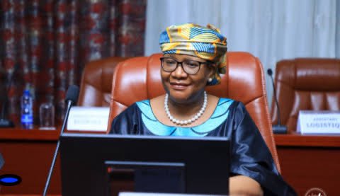 mwenyif4's tweet photo. #RDC 🇨🇩 
1. Andre Wameso est nommé Gouverneur de la BCC, remplaçant Malangu Kabedi, désormais PCA de la CADECO.  
2. André Nymbwe devient Directeur de cabinet adjoint chargé des questions économiques.  
3. Kalenga Kazadi Roger est nommé Porte-parole adjoint du Chef de l’État. https://t.co/gJCYXGhGNp