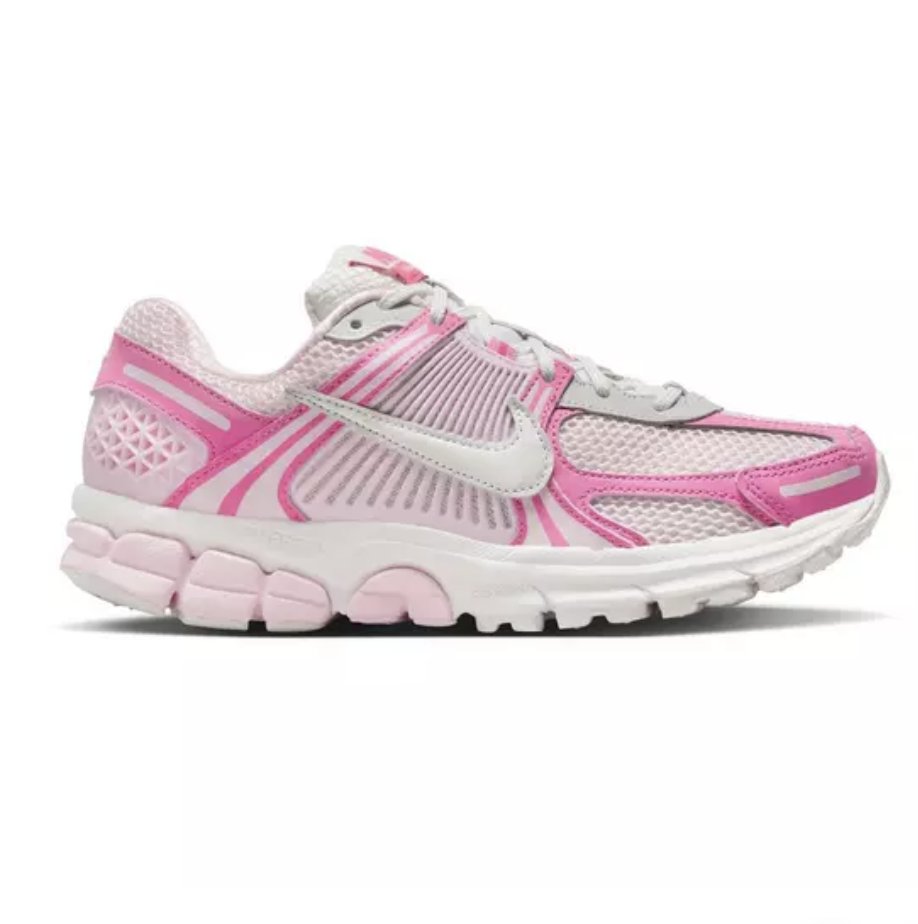 JustFreshKicks's tweet image. Wmns Nike Zoom Vomero 5 'Hyper Pink' on sale for $136 at checkout 🌸
bit.ly/4f4wswr