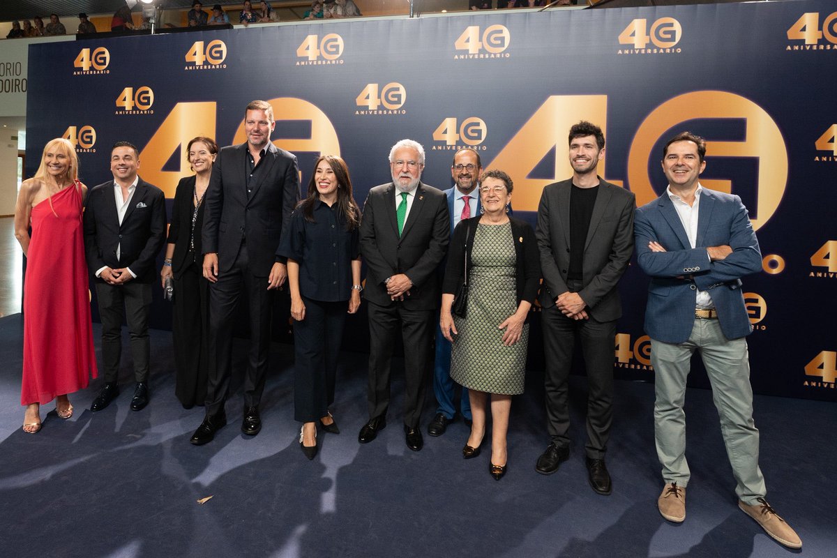 lopezcamposgal's tweet image. Fai 40 anos, a TVG acendía por primeira vez os seus focos para converterse en parte da nosa identidade
Hoxe, os nosos recordos van ligados a este medio público que suma xa catro décadas de historia e que seguro continuará como motor da nosa lingua e cultura. Parabéns!
