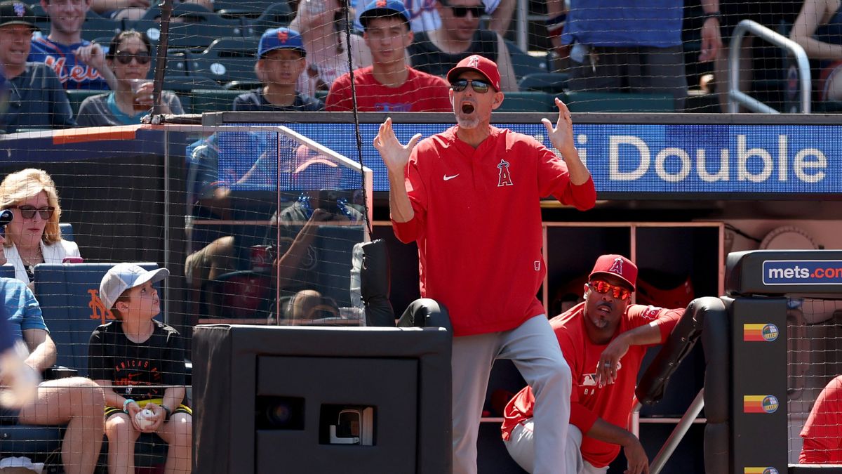 ForTheWin's tweet image. Umpire Erich Bacchus shamelessly antagonized the Angels after missed calls ftw.usatoday.com/story/sports/m…