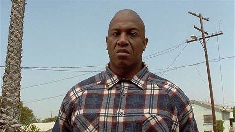 SScream051's tweet image. Put that Rose down
and get that KEWCHI beat up like yo mama use to!!