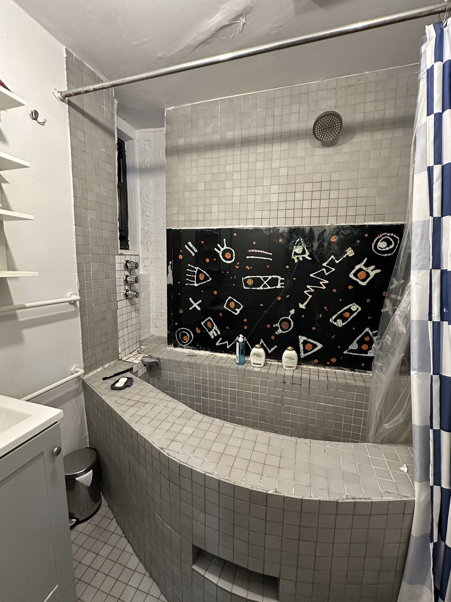 sourhoestarter's tweet image. meanwhile in the apartment above clandestino…