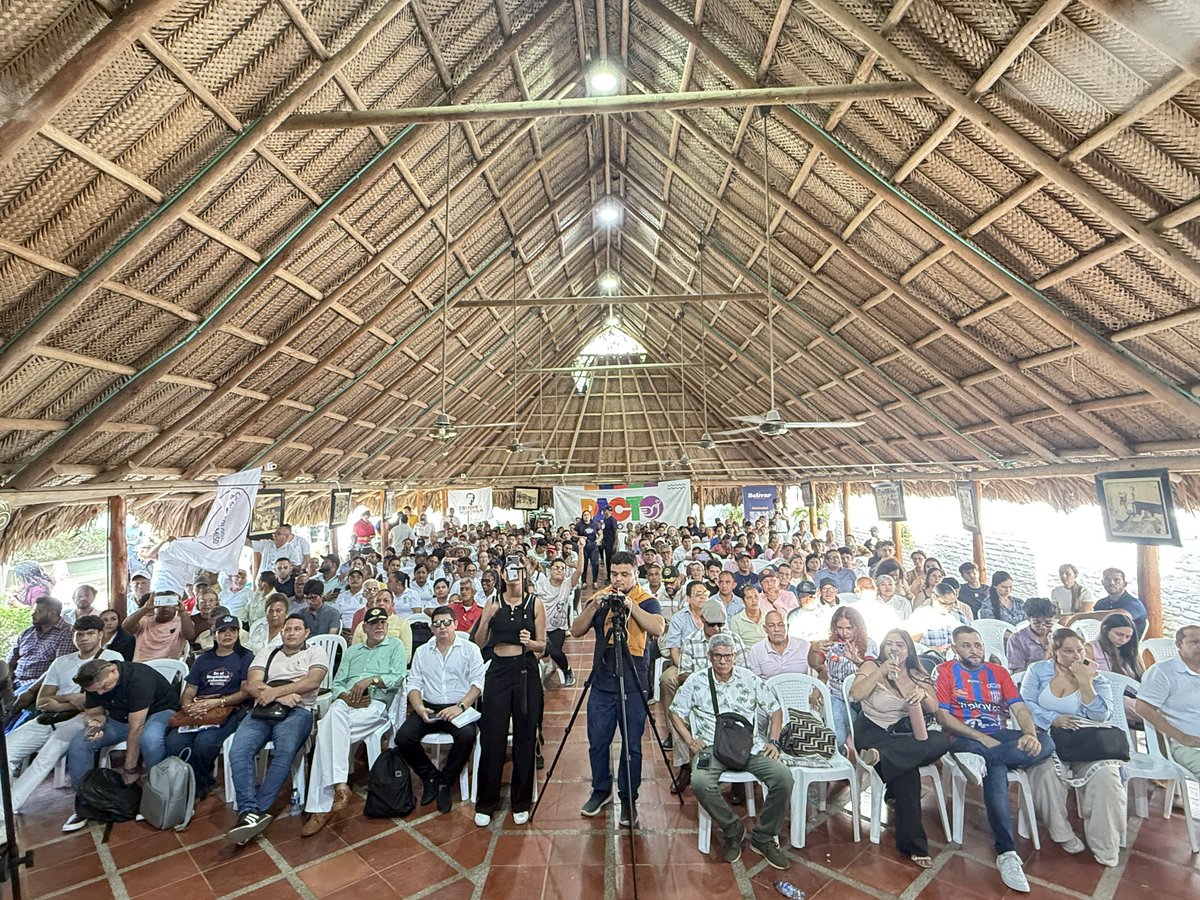 GustavoBolivar's tweet image. Gracias #DefensoresDelCambio en Santa Marta.
Sembramos la semilla de esperanza para 2026.
RT Mañana nos vemos en Barranquilla.