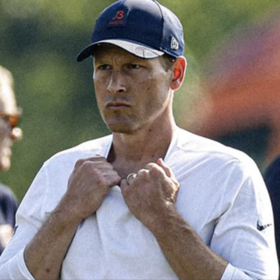 bearssznn's tweet image. Ben Johnson definitely had an intense look today.
He needs everything to be PERFECT. 👀