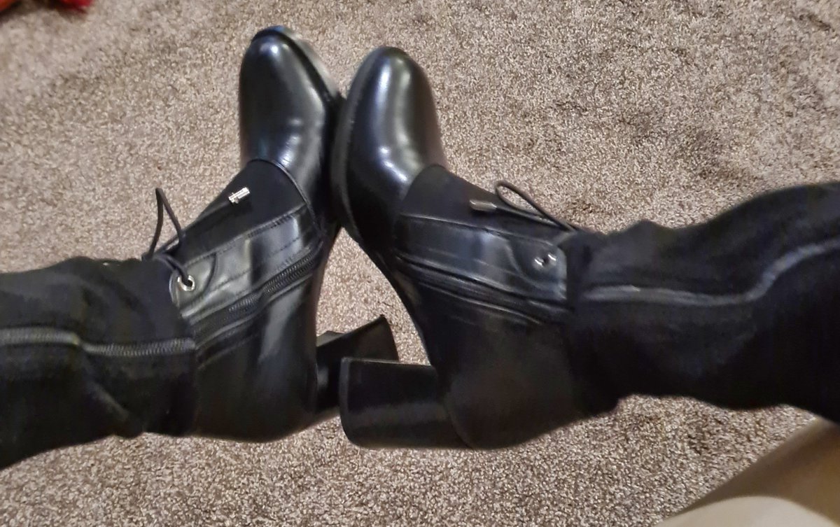 angelofdesirex's tweet photo. In my black heeled boots, I own every step. I could crush someone between them without even trying.π π
#bootsworship #bootslover #bootfetish #footdetish #feetworship #boots dominatrix #mvmodel #bootsmodel https://t.co/oNSEtSuvzx