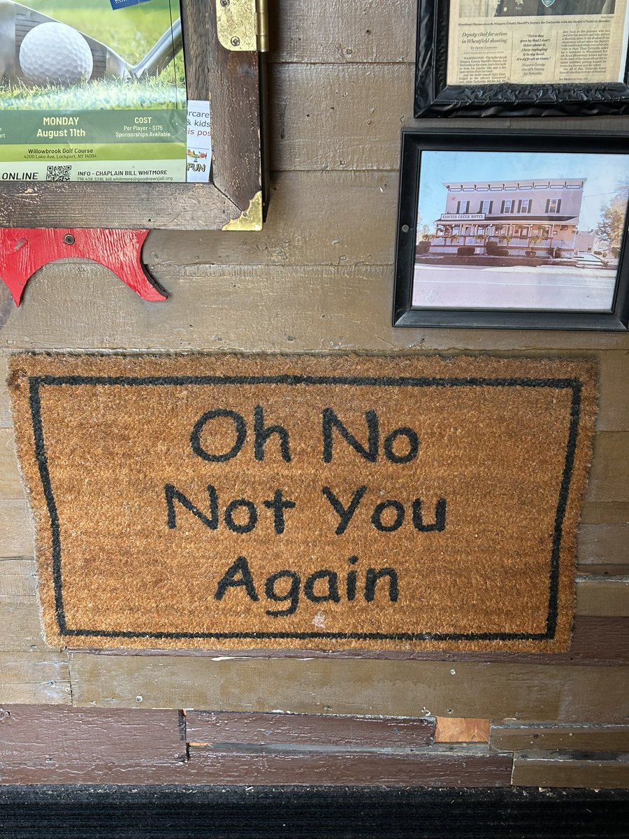 HazyHawg's tweet image. My kind of bar/restaurant 🍻