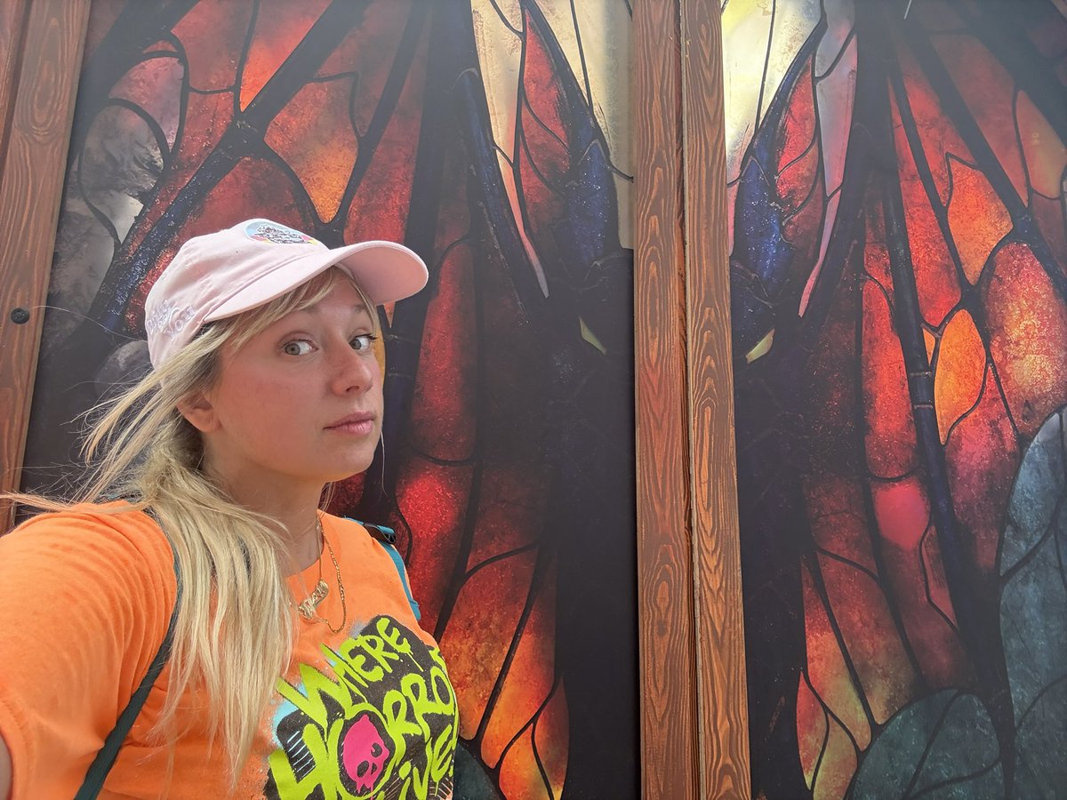 Practicing my masquerade moves 🧛‍♀️ 💃 

*** new vlog out today ***

#HHN34