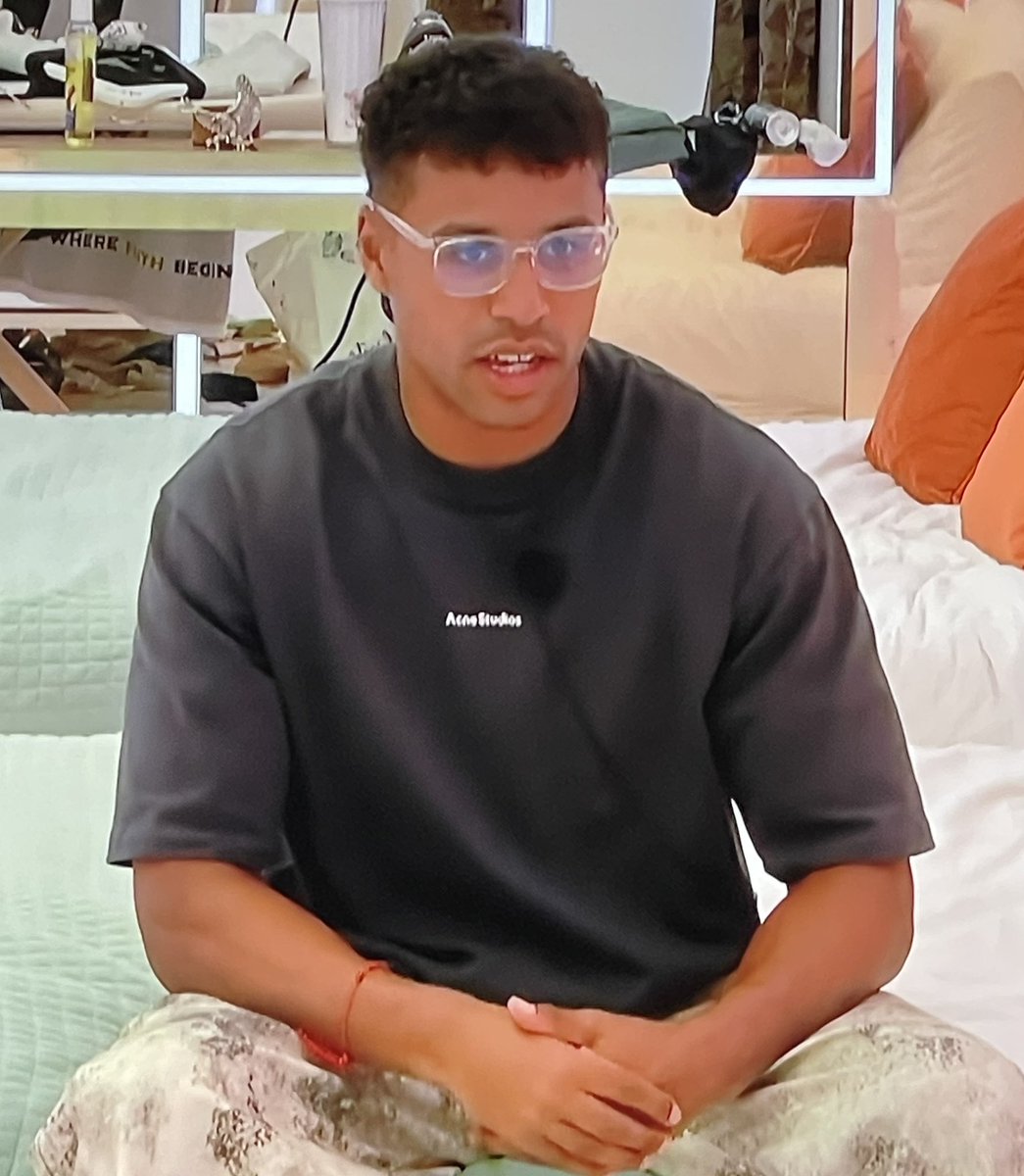 TheRealGSR_7's tweet image. All this second guessing bs from Conor…
Dare we say we are victims of the “producer pulled aside” to let him know about Megan coming back 😂😂🥲🥲 #LoveIslandUK #LoveIsland