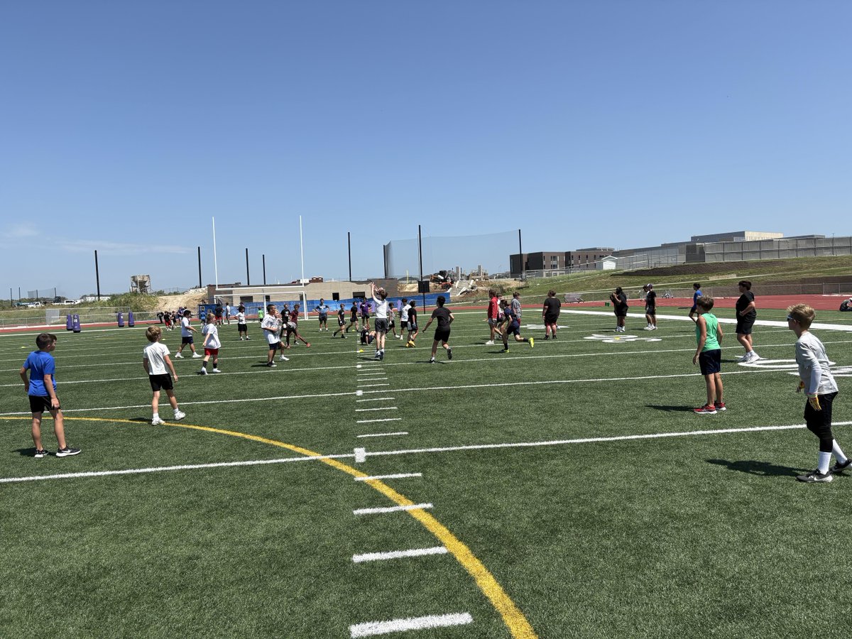 Day 3 was a combination of offense skill work and game play scenarios! It was 🌡️🥵out, but the kids worked hard!