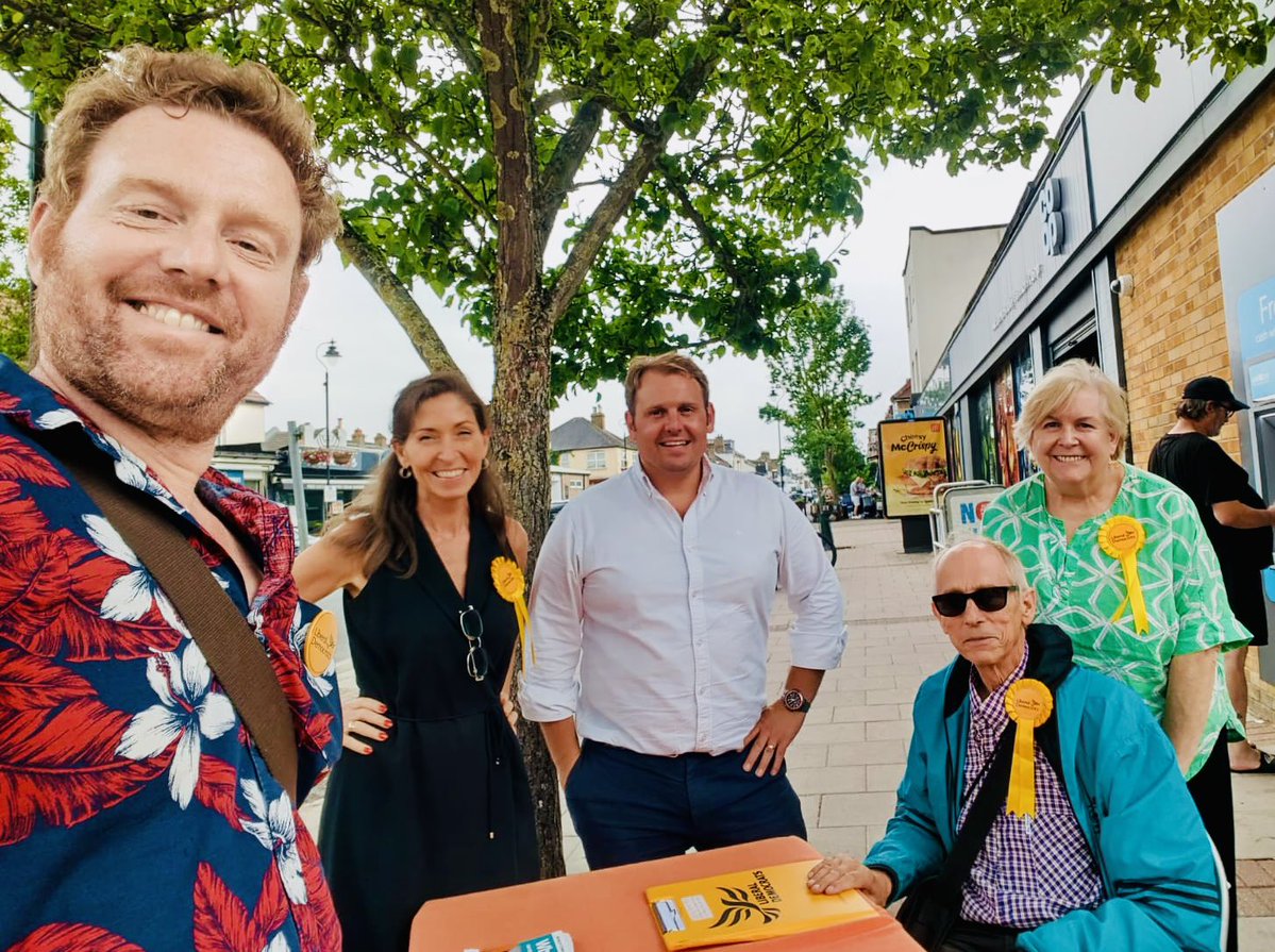 Laura_McCracken's tweet image. Big 🙏 to @LukeTaylorLD MP Sutton & Cheam for canvassing with us today in Bromley Common & Holwood.
And did I mention Bromley’s hardest charging Councillors - Julie, Sam, Chloe and Graeme? Simply the best… better than all the rest! 💛
The big day is tomorrow 24th July! Don’t…