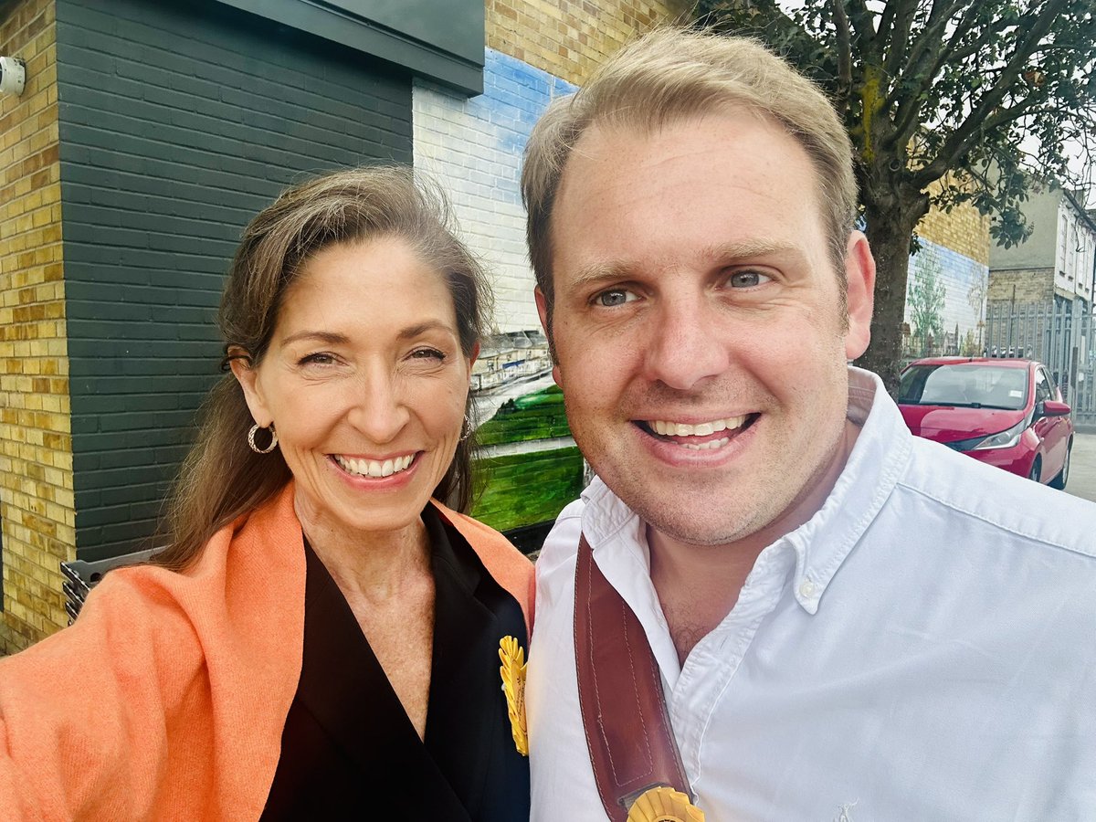 Laura_McCracken's tweet image. Big 🙏 to @LukeTaylorLD MP Sutton & Cheam for canvassing with us today in Bromley Common & Holwood.
And did I mention Bromley’s hardest charging Councillors - Julie, Sam, Chloe and Graeme? Simply the best… better than all the rest! 💛
The big day is tomorrow 24th July! Don’t…
