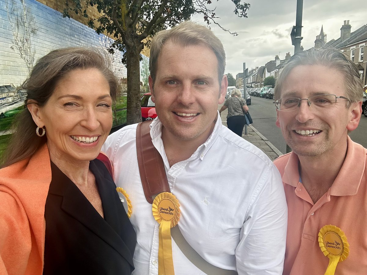 Laura_McCracken's tweet image. Big 🙏 to @LukeTaylorLD MP Sutton & Cheam for canvassing with us today in Bromley Common & Holwood.
And did I mention Bromley’s hardest charging Councillors - Julie, Sam, Chloe and Graeme? Simply the best… better than all the rest! 💛
The big day is tomorrow 24th July! Don’t…